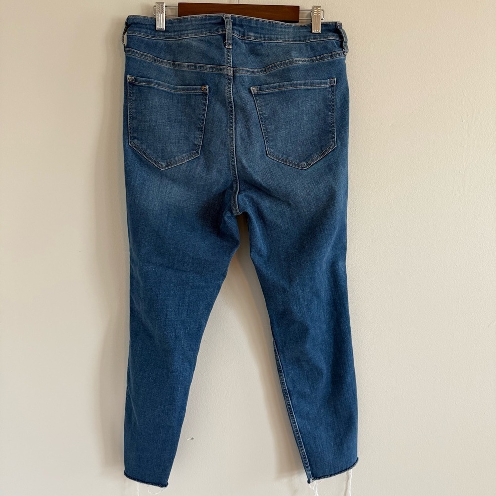 Old Navy Extra High-Rise Super Skinny Distressed Blue Rockstar Jeans - Picture 7 of 11